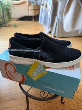 BareTraps Black Yadier Knit Slip-On Sneakers with White Sole sz 8 NIB